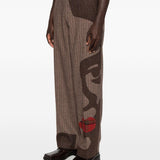 Pantaloni a righe con design patchwork  in marrone Kidsuper - uomo 