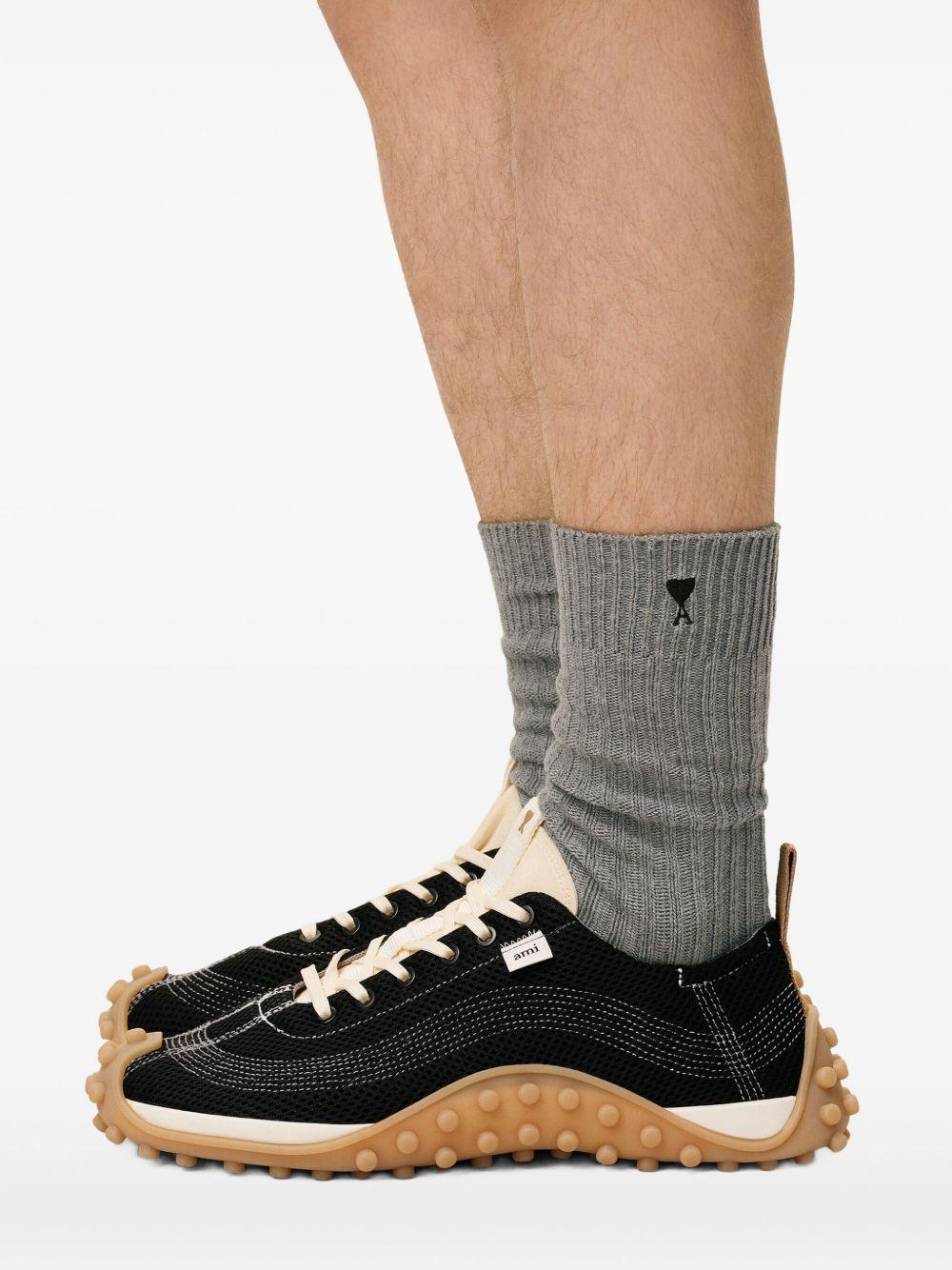 Calzini in cotone con ricamo a cuore in bianco,nero e grigio Ami paris - unisex 