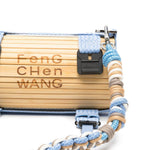 Borsa in bambù con tracolla intrecciata rimovibile in beige e celeste Feng chen wang - unisex 