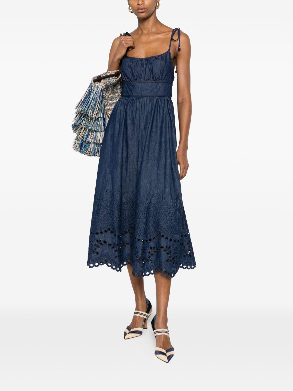 Abito midi in denim ricamato Mahon in blu 