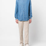 Camicia con colletto classico in denim blu brunello cucinelli - uomo 