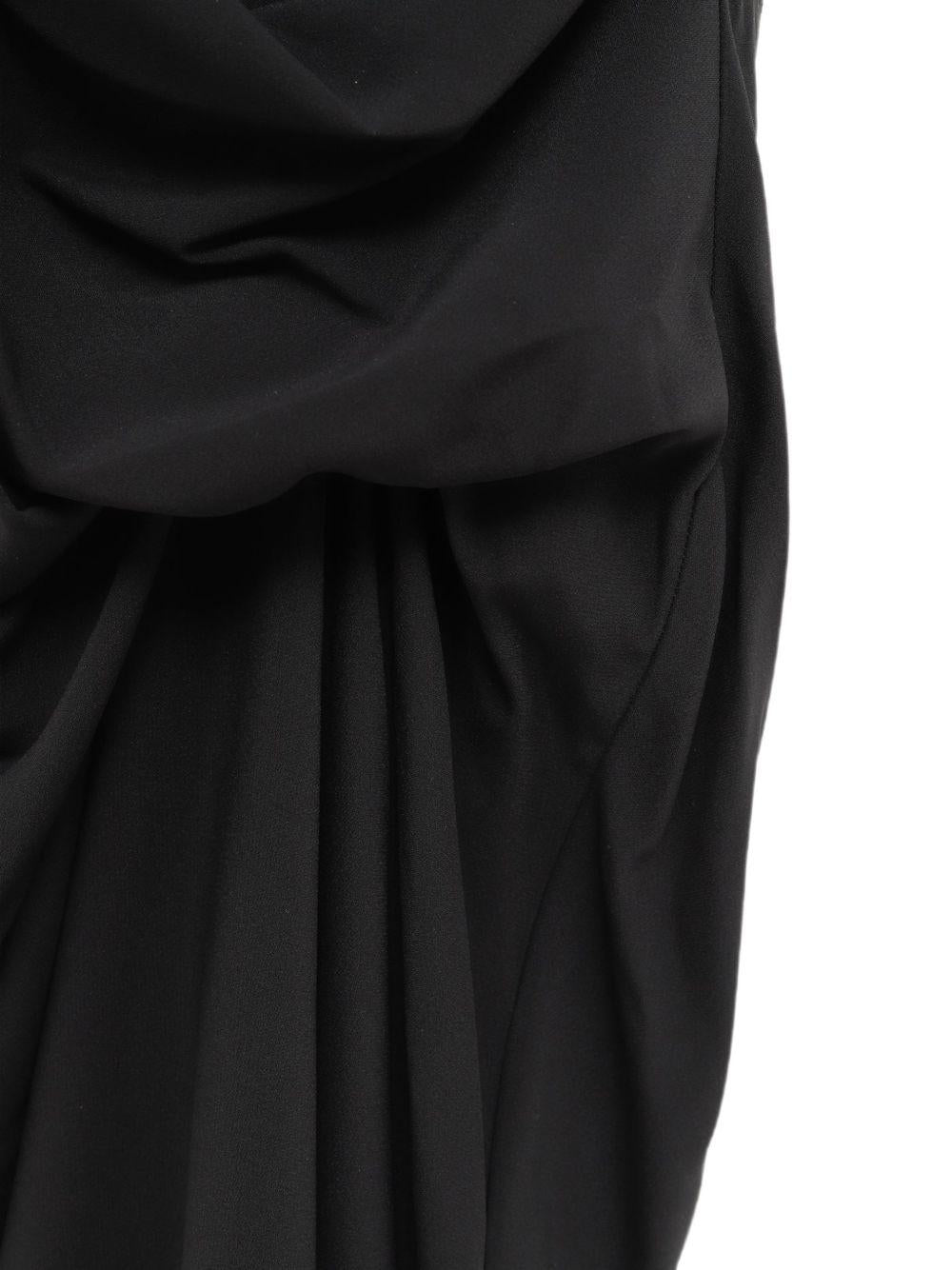 Abito drappeggiato asimmetrico in nero 
