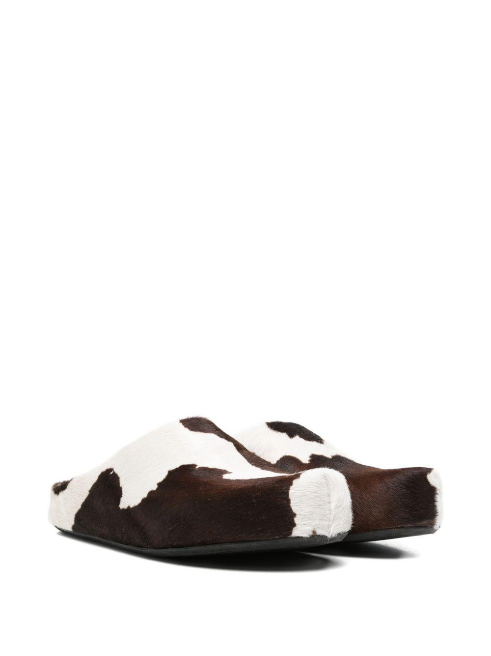Mules fussbett con stampa mucca in bianco e marrone 