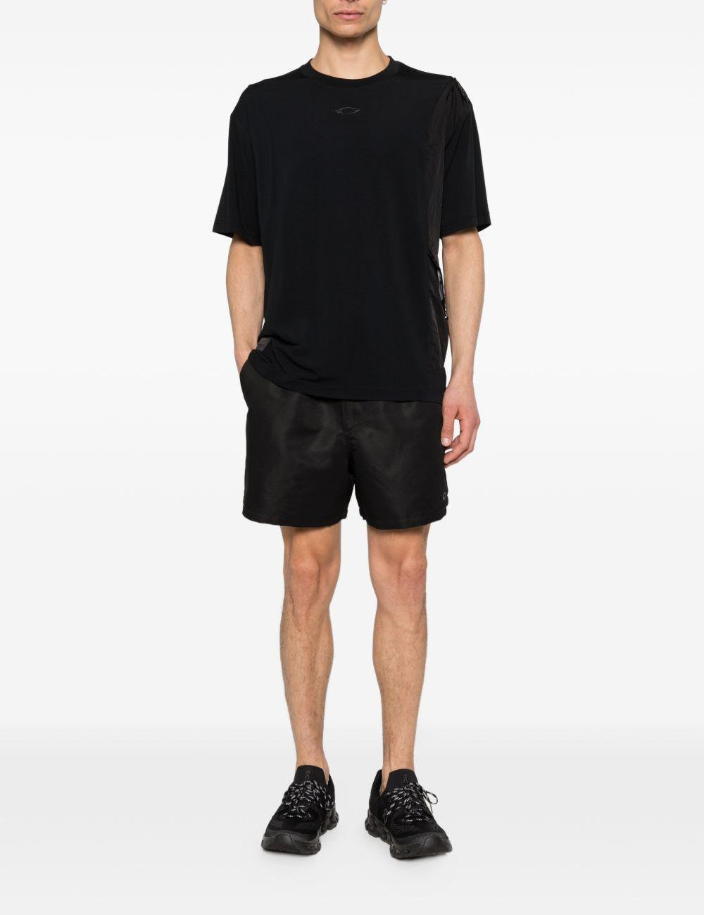 T-shirt con logo e dettaglio in nero Oakley - uomo 