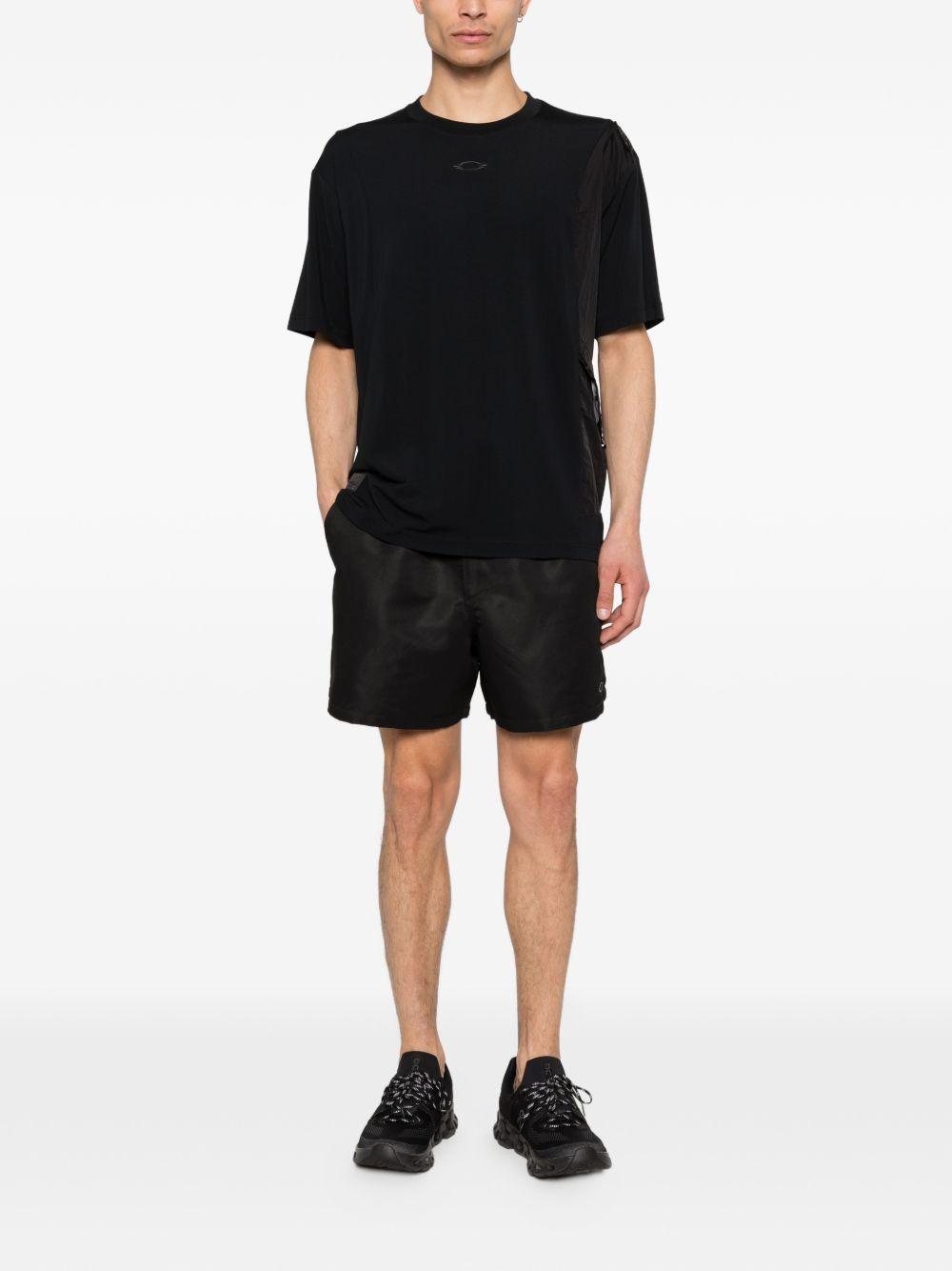T-shirt con logo e dettaglio in nero Oakley - uomo 