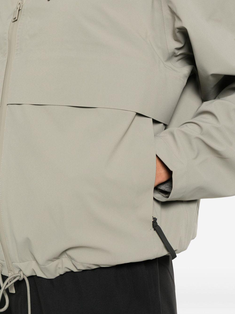 Giacca con cappuccio e zip in grigio Rains - donna 