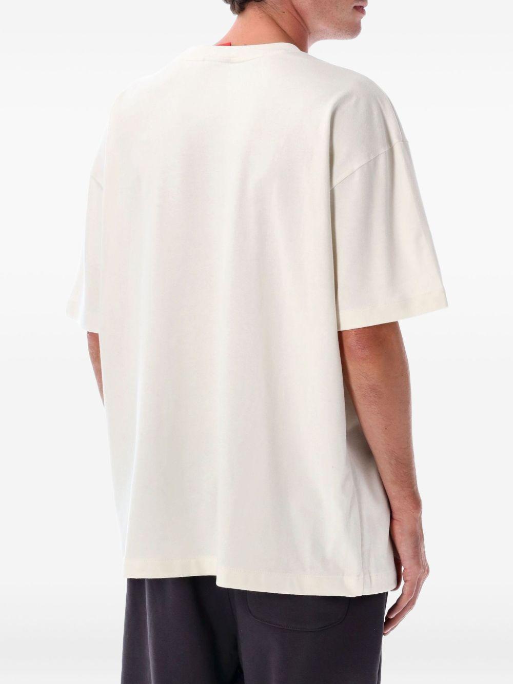 T-shirt con logo e toppa in bianco The north face - uomo 