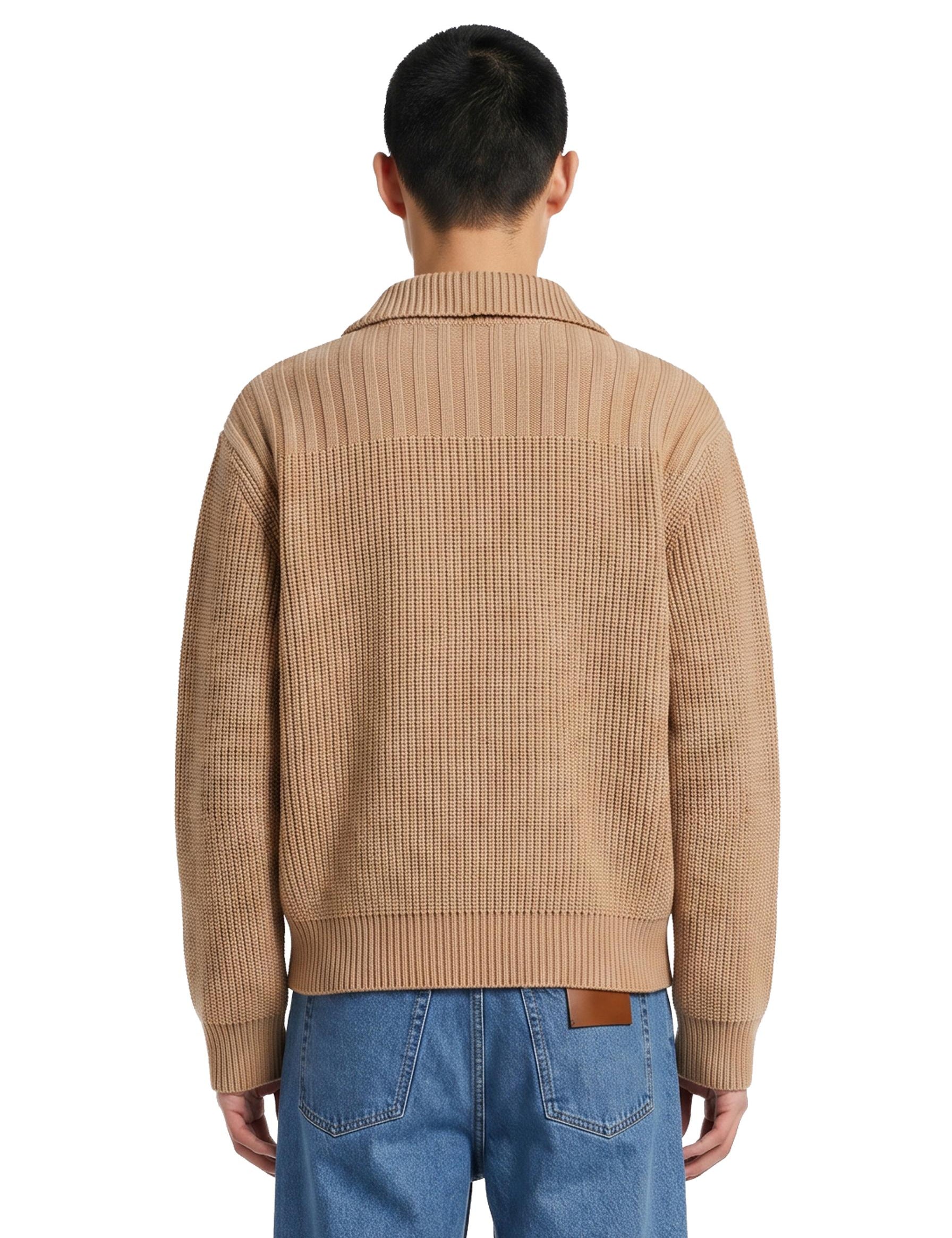 Cardigan in lana con bottoni camel 