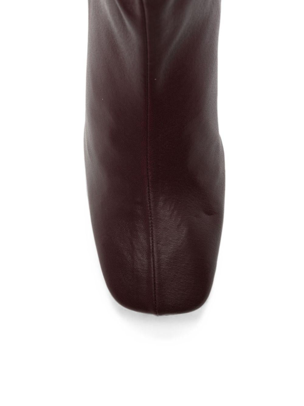 Stivaletti con tacco in pelle in bordeaux 