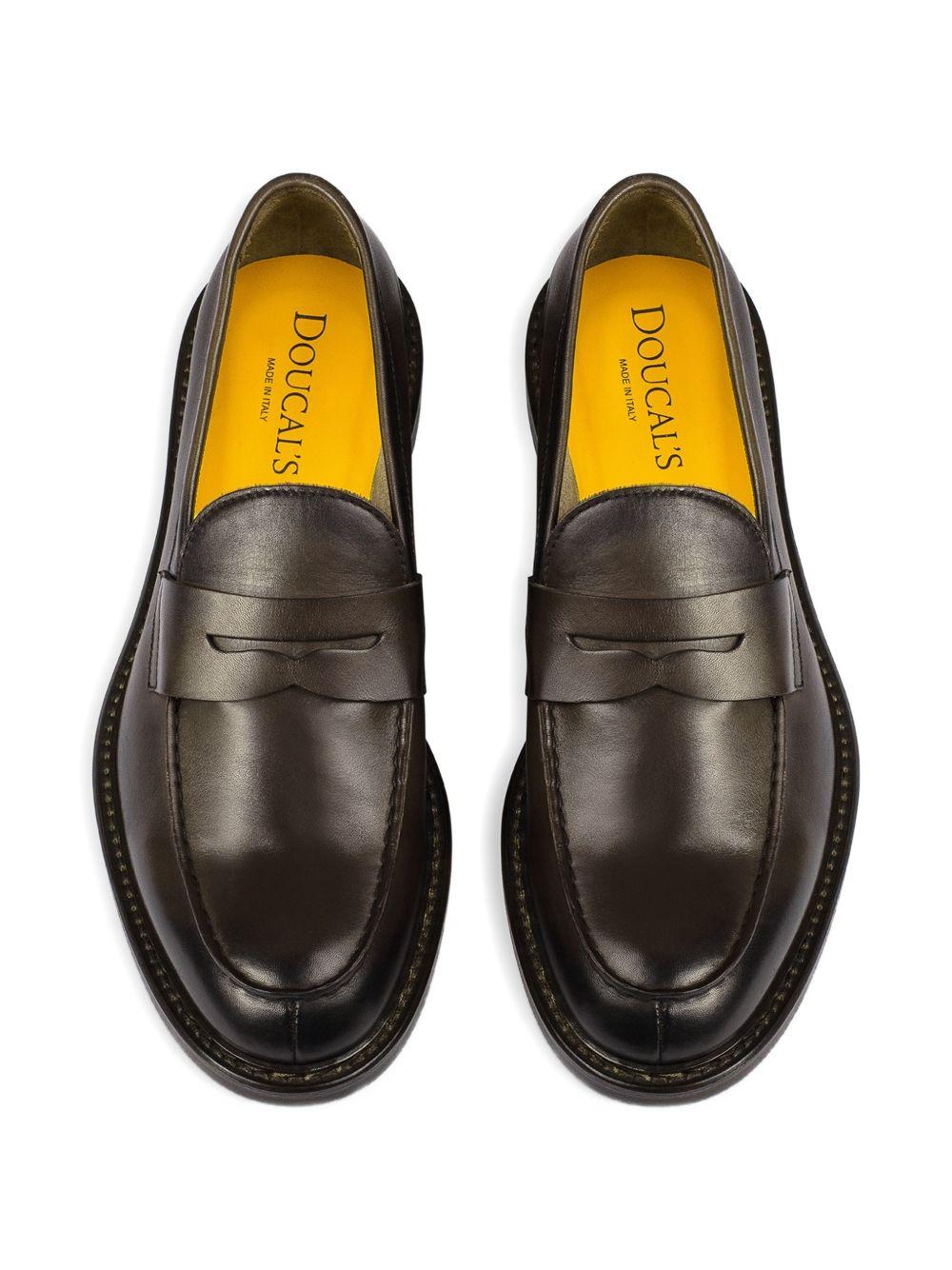 Mocassini in pelle in nero Doucal's - uomo 