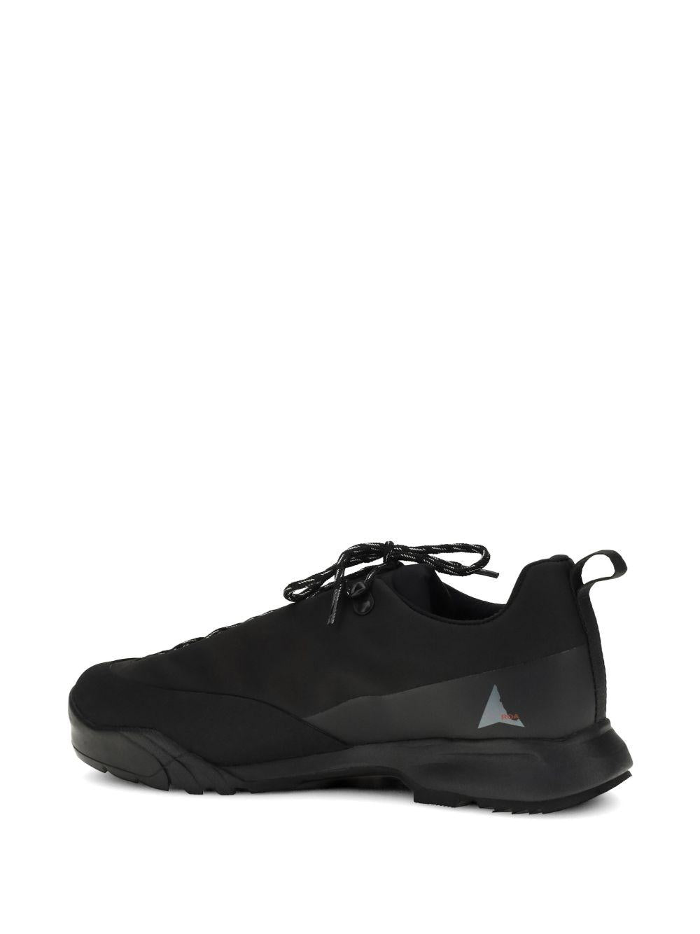 Sneakers allacciate con logo cingino in nero Roa - uomo 
