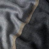 Sciarpa con bordi sfrangiati in grigio Brunello cucinelli - uomo 