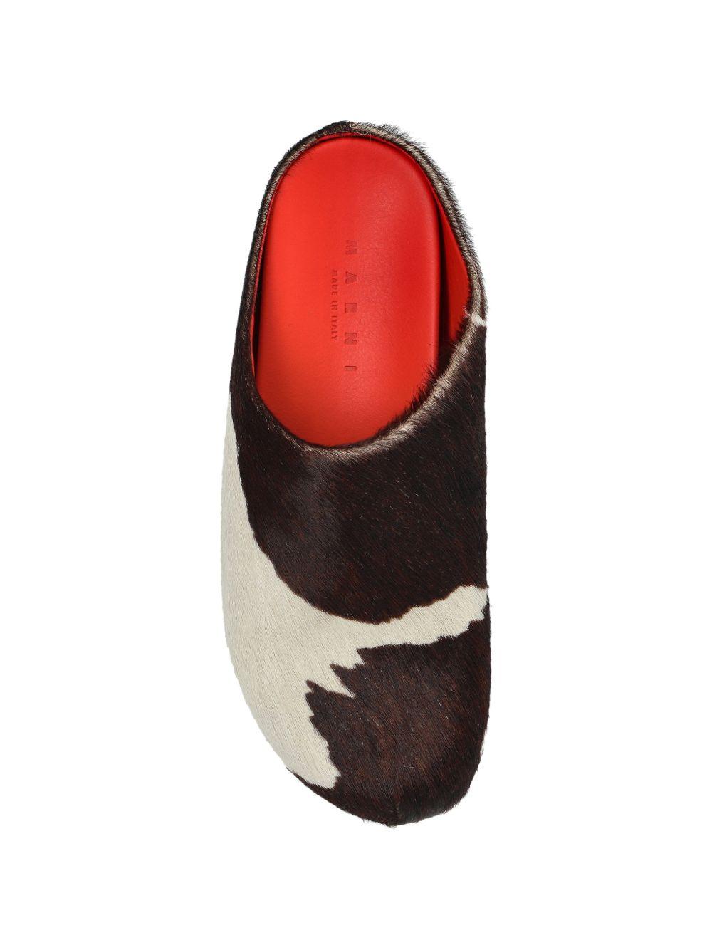Mules fussbett con stampa mucca in bianco e marrone 
