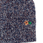 Cappello con ricamo manar in blu 