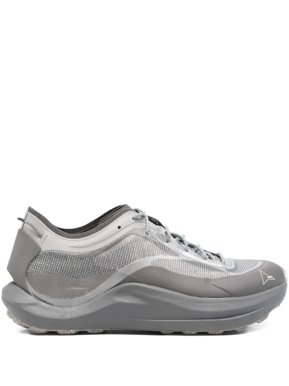 Sneakers con lacci in grigio 