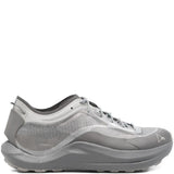 Sneakers con lacci in grigio 
