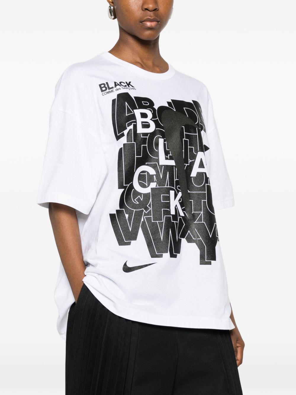 T-shirt con stampa in bianco e nero  Comme Des Garçons Black  x Nike - unisex 