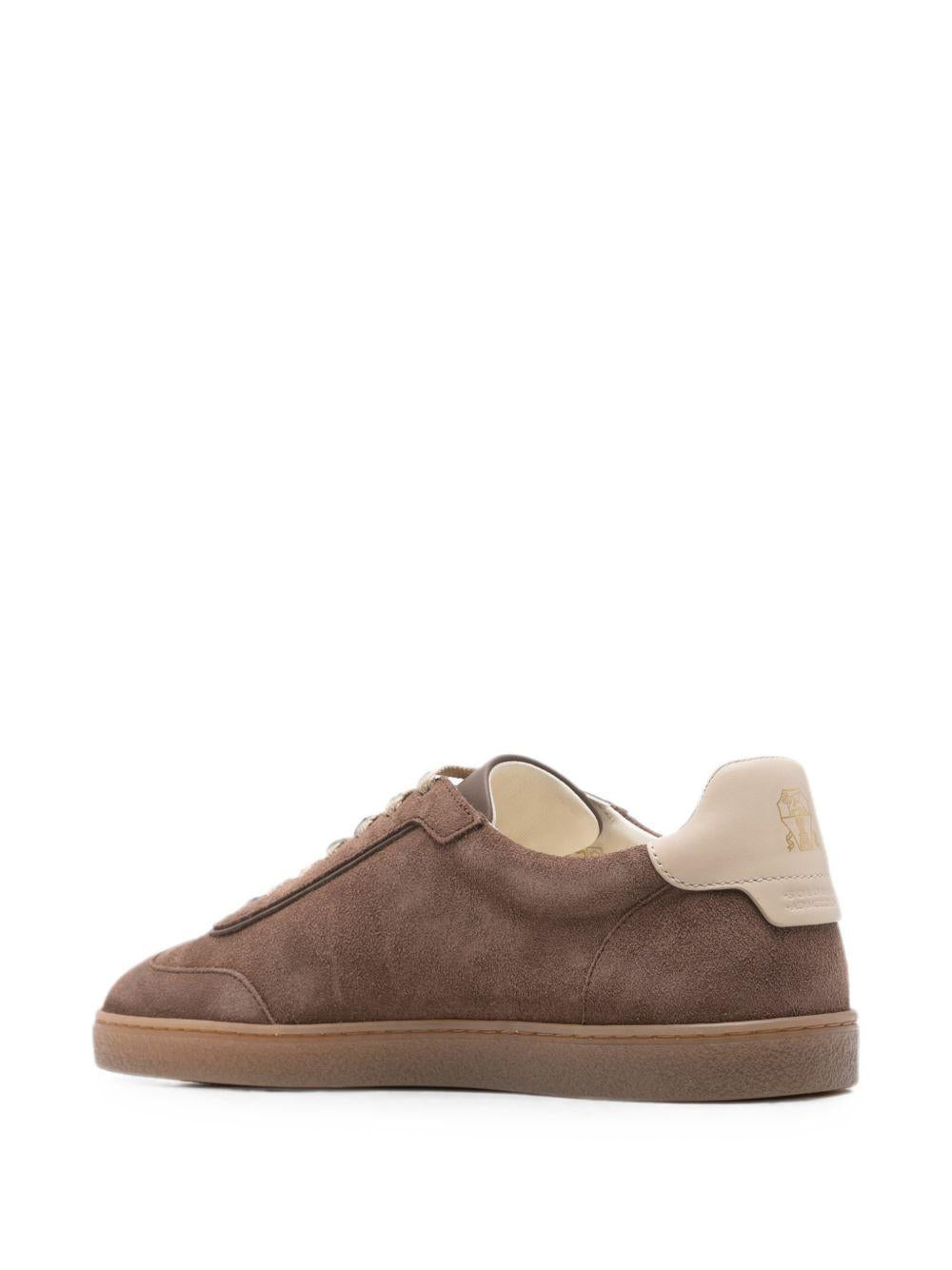 Sneakers in pelle scamosciata beige brunello cucinelli - uomo 