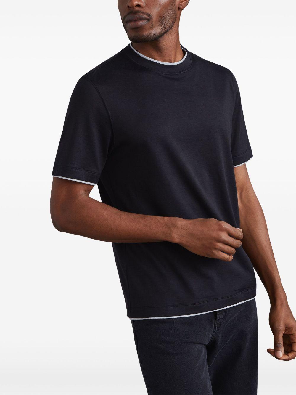 T-shirt con rifinitura a contrasto in nero Brunello cucinelli - uomo 