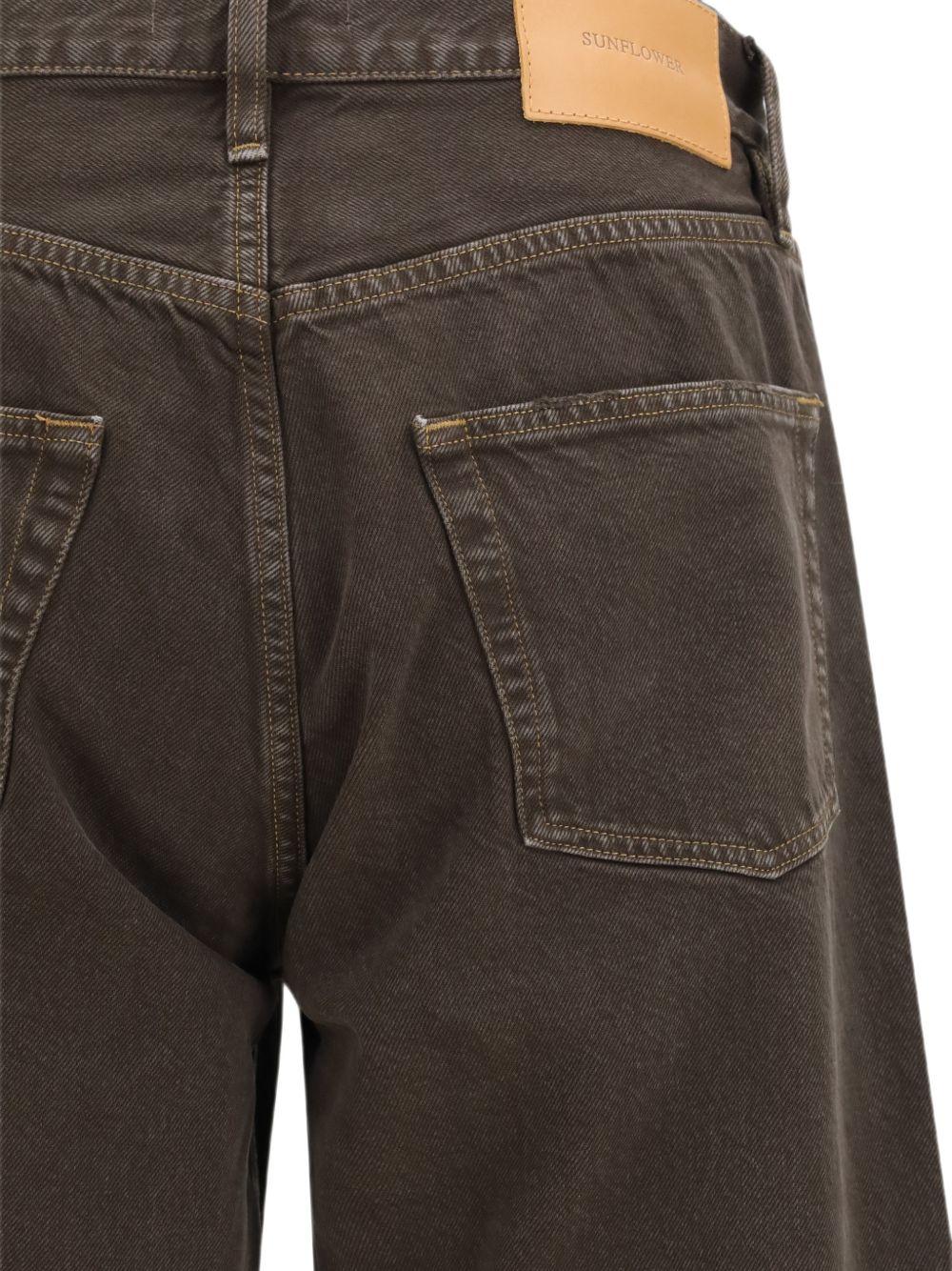 Jeans a gamba dritta in marrone 