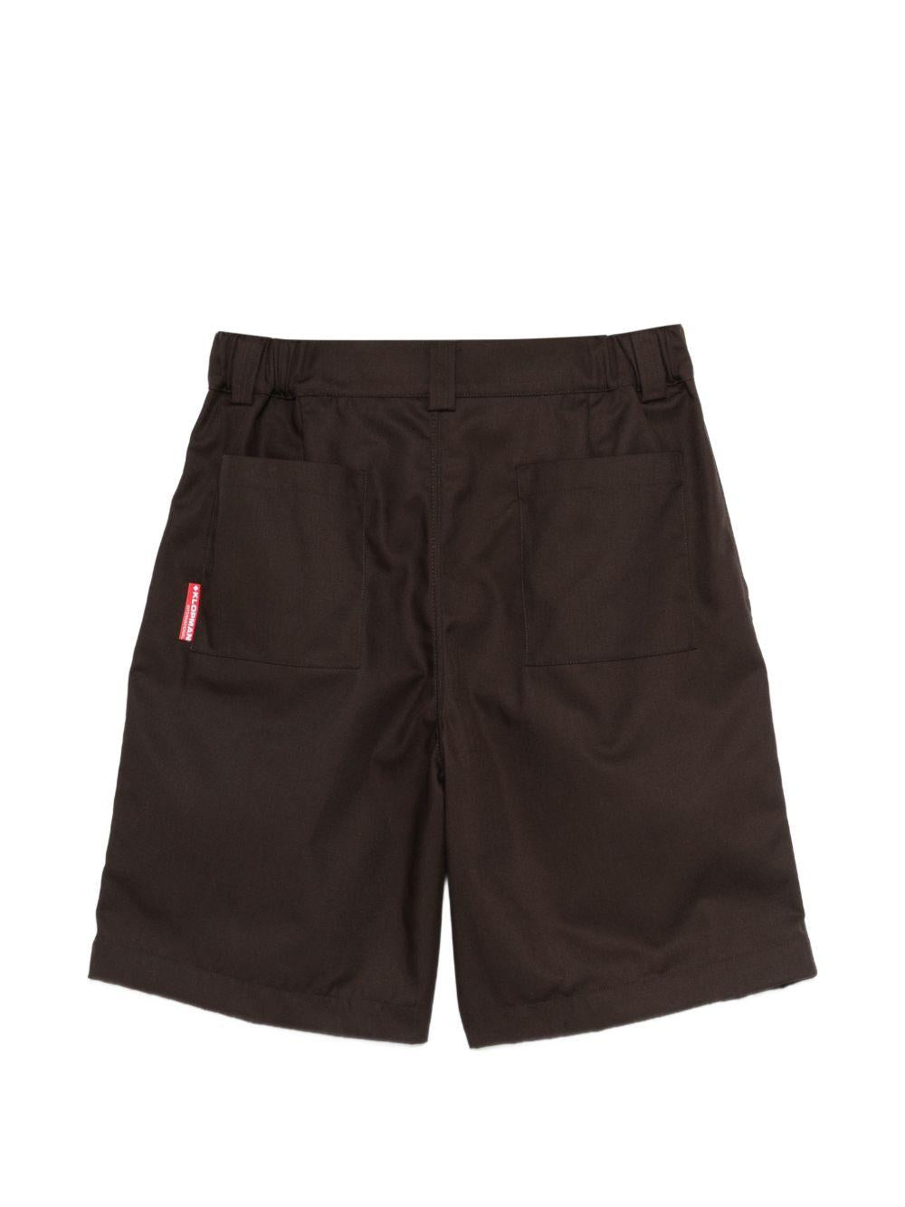Pantaloncini con piega anteriore in marrone Gr10k replicated - uomo 