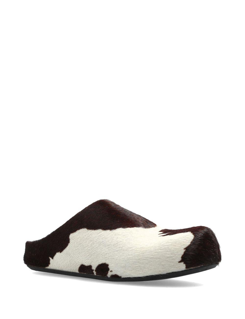 Mules fussbett con stampa mucca in bianco e marrone 