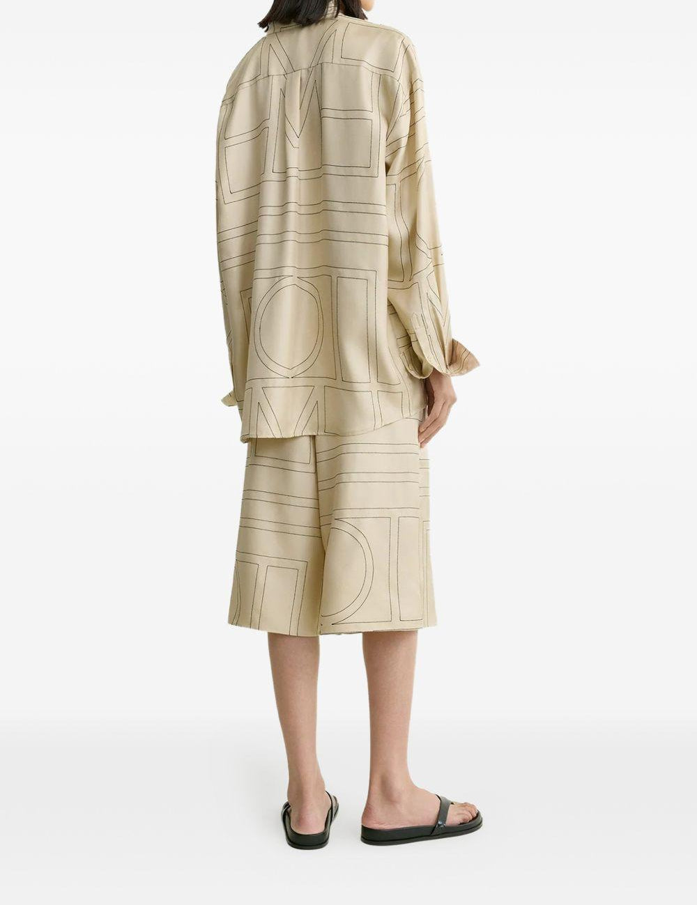 Camicia con monogramma in beige 