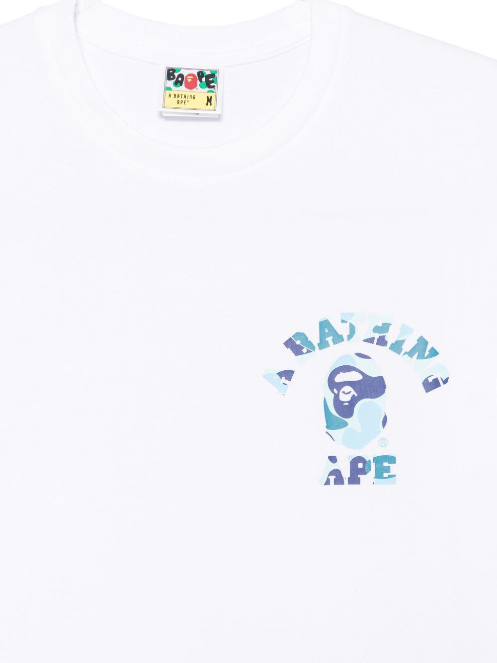T-shirt con logo in bianco A bathing ape - uomo 