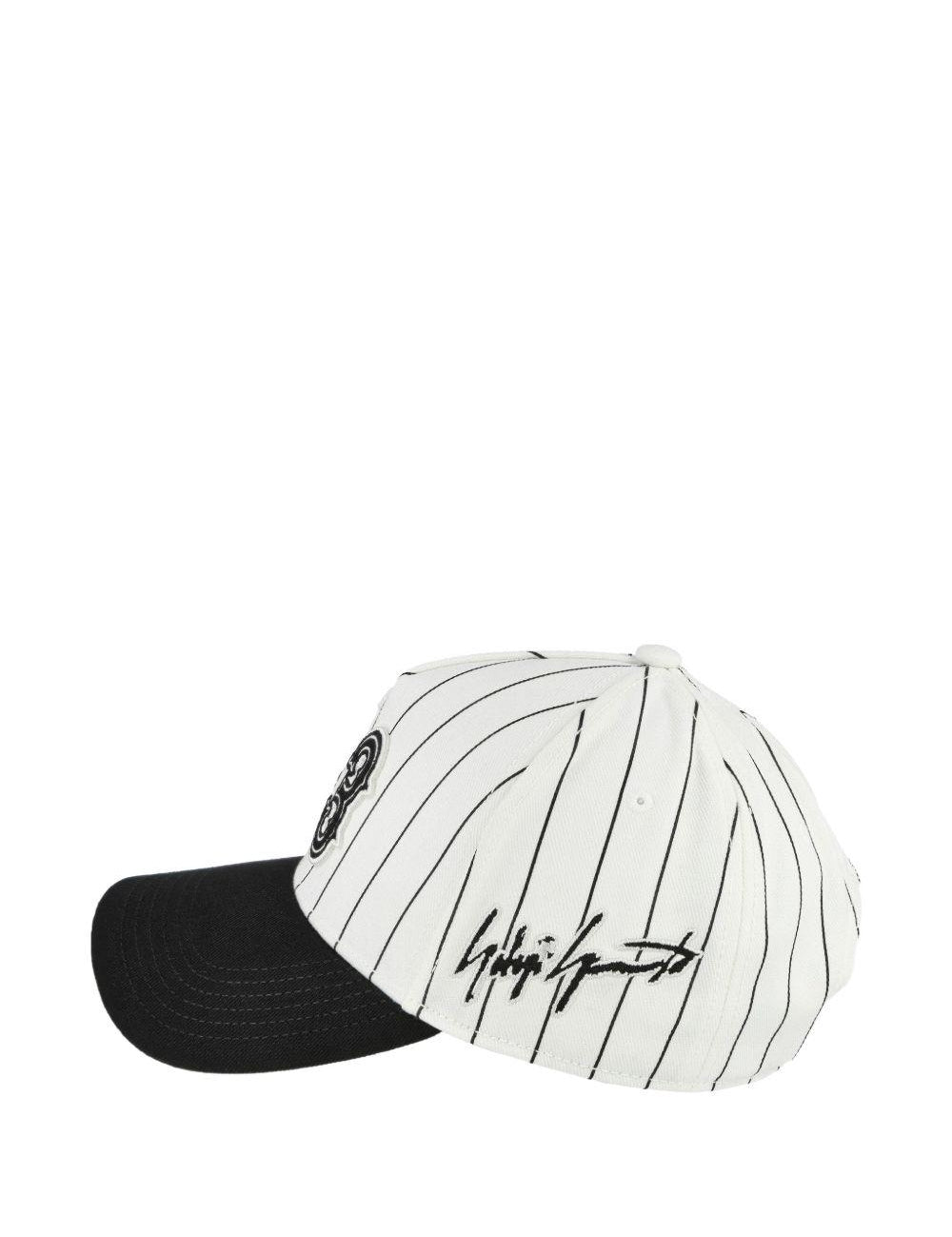 Cappellino con logo e toppa a righe in bianco e nero Y-3 - uomo 