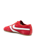 Sneakers in pelle con design a pannelli in rosso 