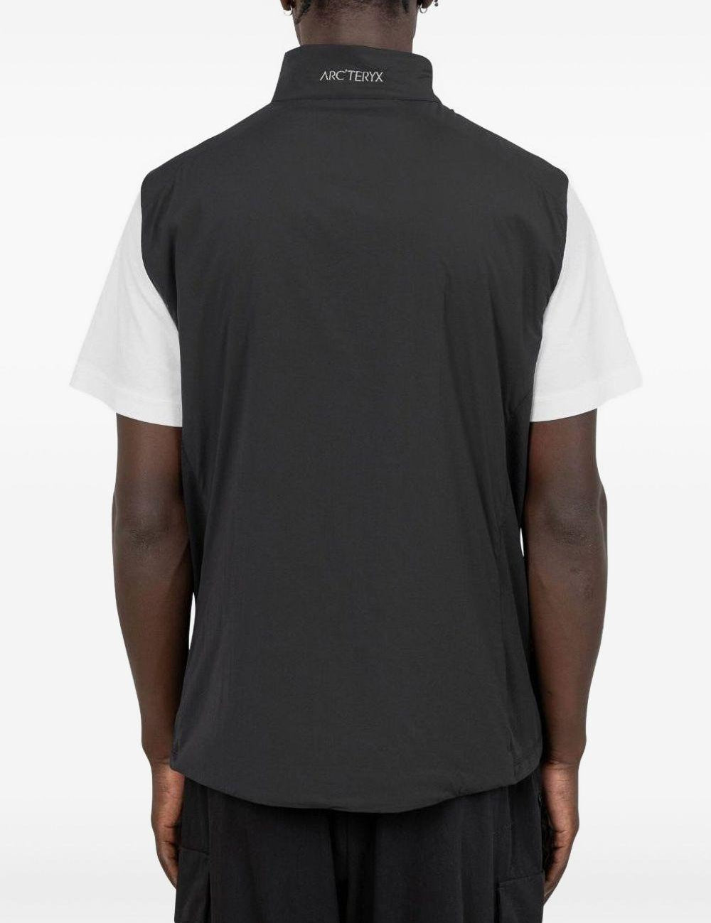 Gilet con zip sul collo in nero Arc'teryx - uomo 