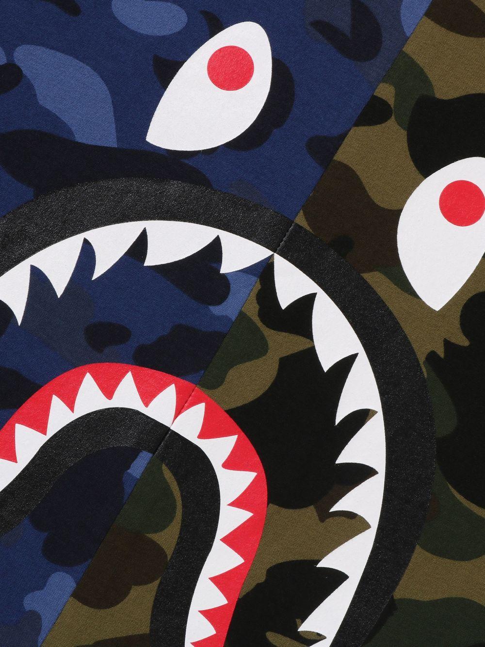 T-shirt in cotone con stampa mimetica in blu e verde A bathing ape - uomo 