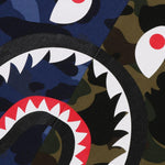 T-shirt in cotone con stampa mimetica in blu e verde A bathing ape - uomo 