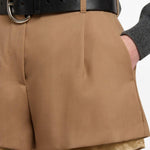 Shorts in lana con fodera a vista in marrone 