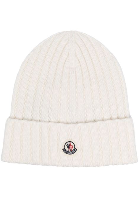 White cribbed-knit beanie - unisex MONCLER | 3B00036A9327030