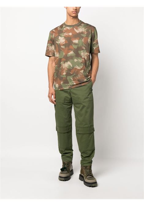 T-shirt con stampa camouflage in verde - uomo MOSCHINO | A071670401427