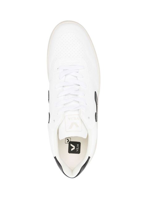 White and black V-10 low-top sneakers - men VEJA | VX0702901BWHTBLK
