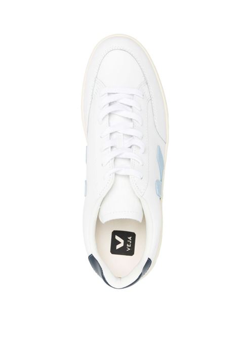 White and blue V12 low-top sneakers - women VEJA | XD0203302BWHTNTC