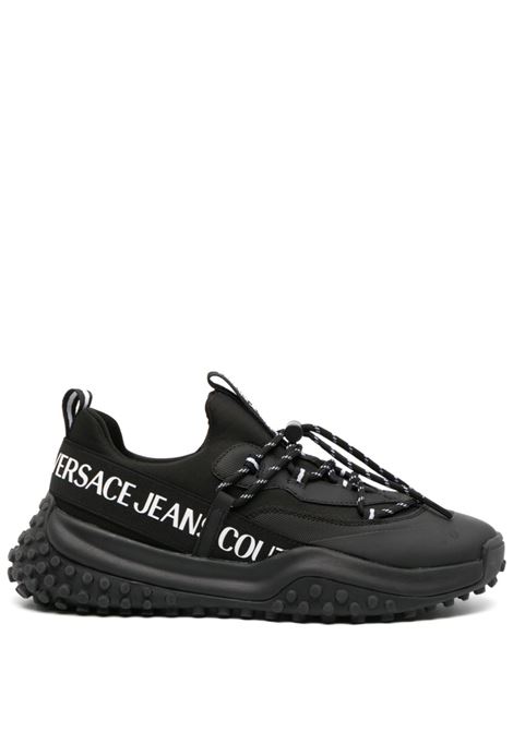 Sneakers con stampa in nero - uomo VERSACE JEANS COUTURE | 75YA3SN2ZS918899