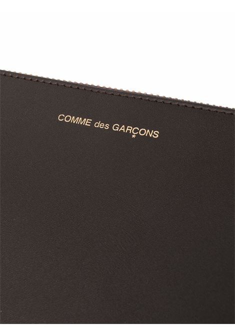 Zip-up logo clutch in brown - unisex COMME DES GARCONS WALLET | SA5100801