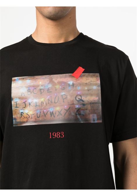 T-shirt con stampa grafica in nero - uomo THROWBACK | TNTALPHABETBLK