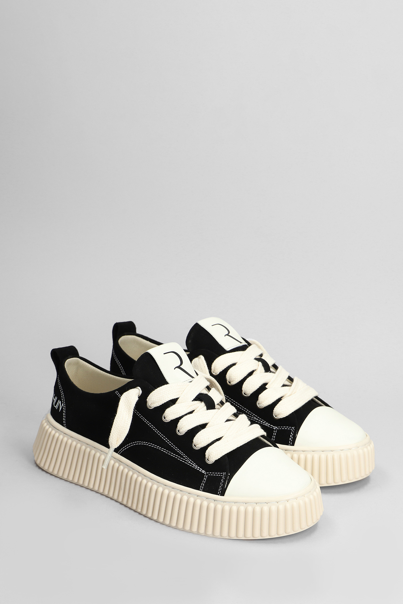 Sneakers basse in camoscio in nero Rhun uomo RHUN divincenzoboutique