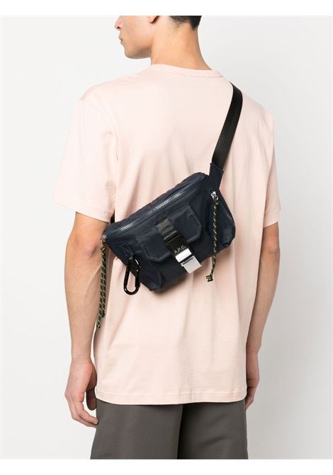 Marsupio con applicazione logo in blu - A.P.C -  uomo A.P.C. | PAAFHH62219IAK